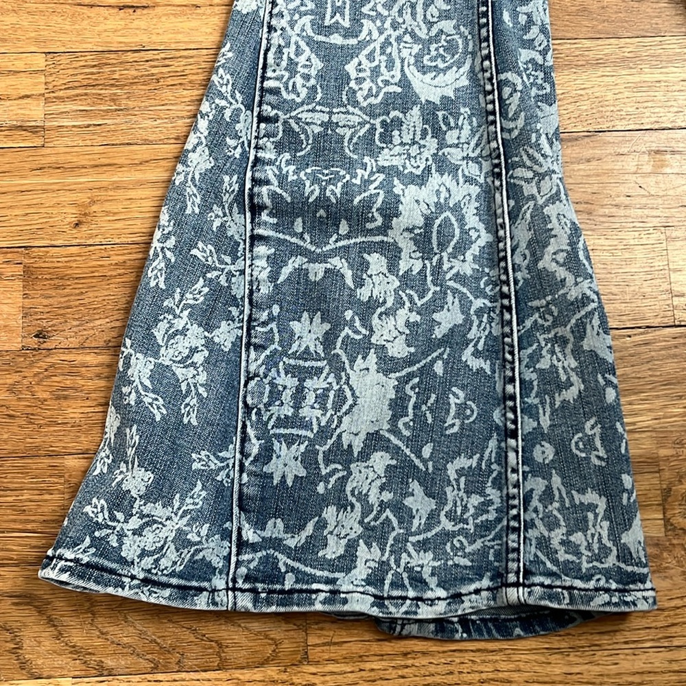 We the Free Women’s Bell Bottom Jeans in Boho Floral Pattern Denim - Picture 3 of 7